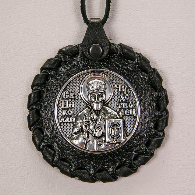 Medallion with the image of St. Nicholas the Wonderworker (woven)