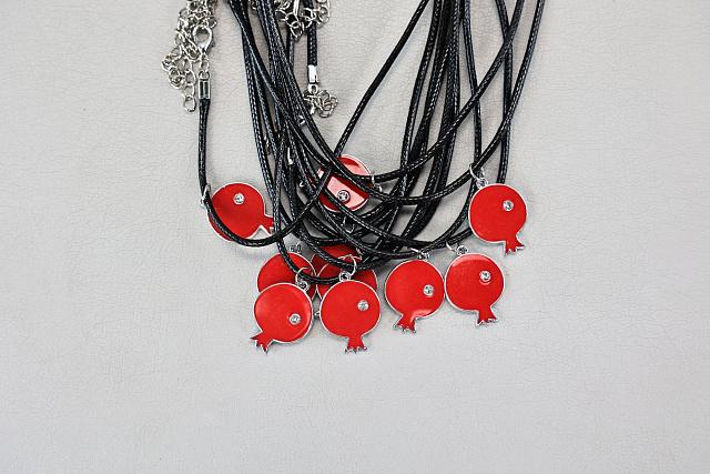 Red garnet pendant (with stone)