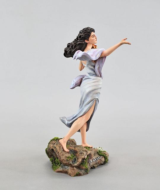 Aghtamar figurine with a scarf (hand-painted)