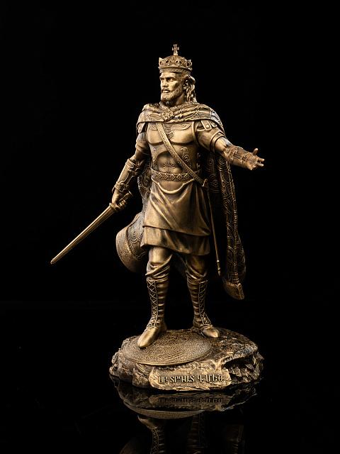 Statue of Tiridates III - New