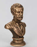 Hovhannes Tumanyan (bust)
