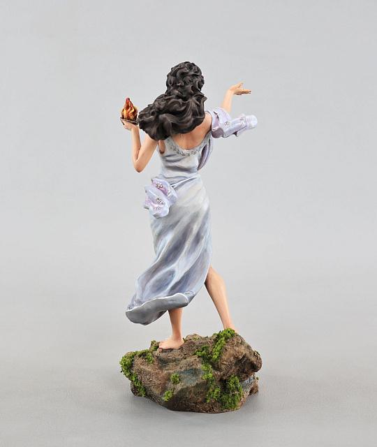 Aghtamar figurine with a scarf (hand-painted)
