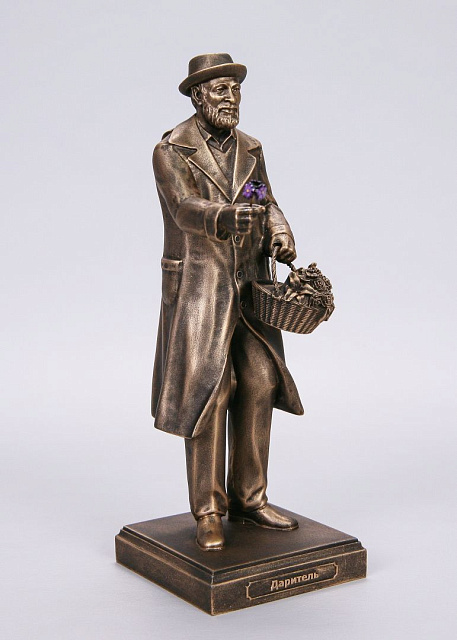 Figurine of the Giver