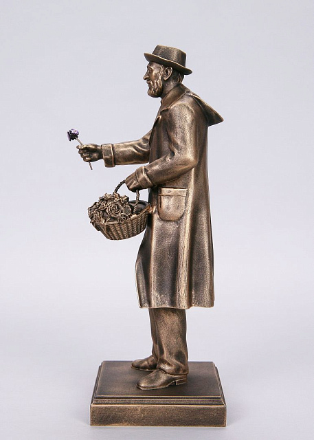 Figurine of the Giver