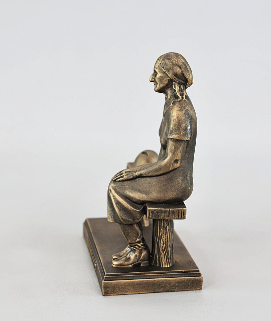 Figurine of Arshaluis Kanjyan