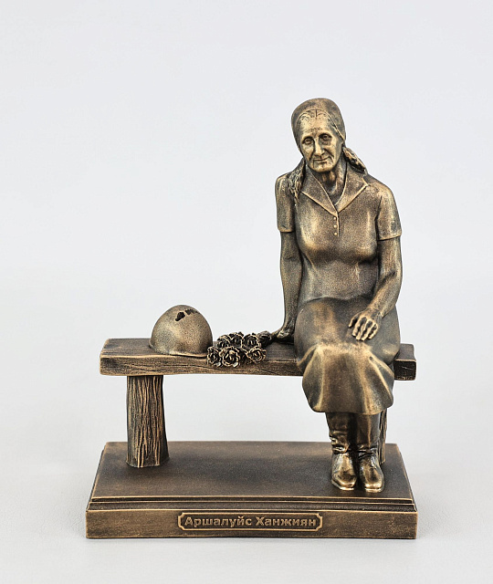 Figurine of Arshaluis Kanjyan