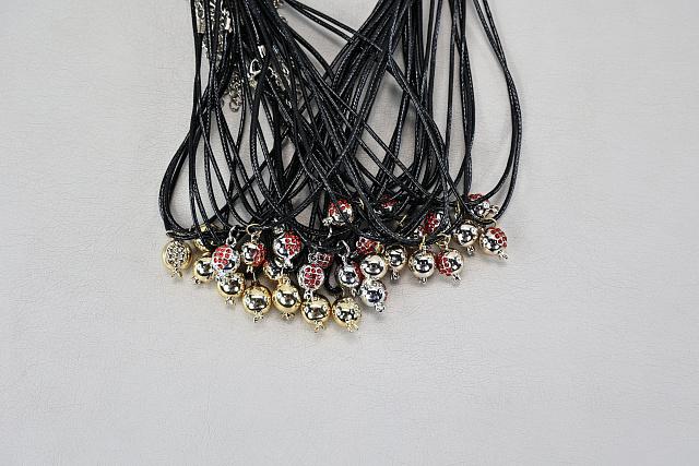 Pendant with garnet