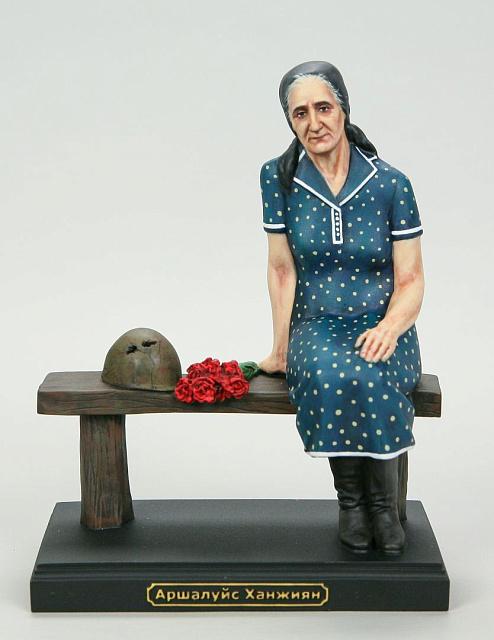 Figurine of Arshaluis Kanjyan (hand-painted)