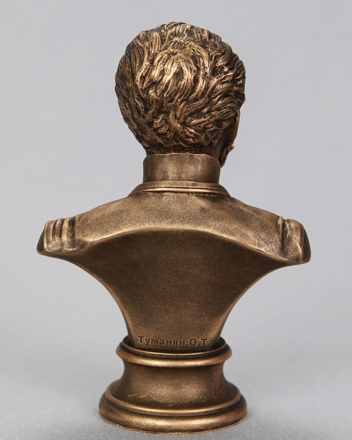 Hovhannes Tumanyan (bust)