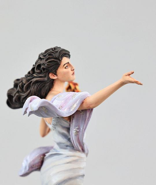 Aghtamar figurine with a scarf (hand-painted)