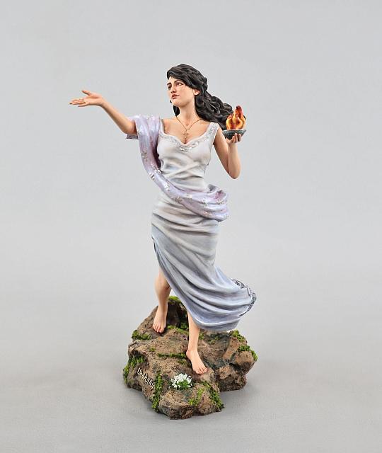 Aghtamar figurine with a scarf (hand-painted)